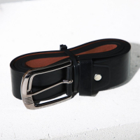 Новогодний подарочный набор косметики &laquo;Крутой мужик&raquo;, гель для душа во флаконе виски 250 мл и ремень, аромат сандала и бергамота, Новый Год