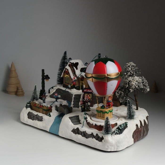 Сувенир пластик световой Сувенир пластик световой "Воздушный шар у катка" крутится 35х20х19 см