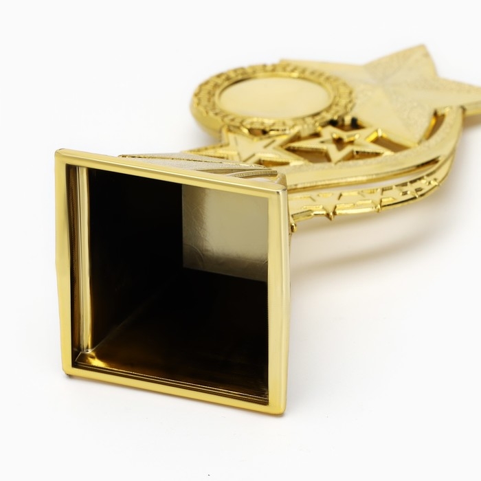 Кубок «Звезды», наградная фигура, золото, 16,5 х 8 х 5,8 см. Кубок «Звезды», наградная фигура, золото, 16,5 х 8 х 5,8 см.