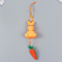 Декор подвеска "Кролик в блестках с морковкой" 4х3,5х13,5 см