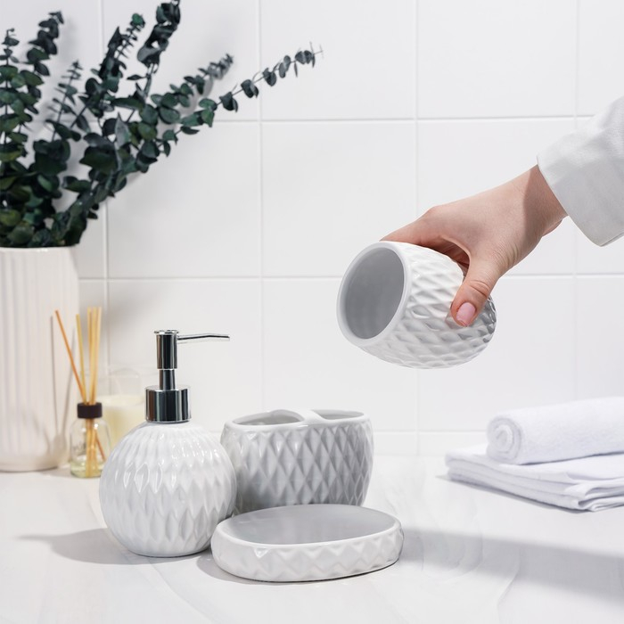 Набор аксессуаров для ванной комнаты &laquo;Камелия&raquo;, 4 предмета (дозатор 450 мл, мыльница, 2 стакана), цвет белый