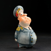 Набор фарфоровый: штоф &laquo;Генерал&raquo;, 0.5 л + 3 рюмки, гильза