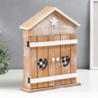 Ключница дерево 6 крючков "Дом со ставнями-сердечками" 29,5х22,5х6 см Ключница дерево 6 крючков "Дом со ставнями-сердечками" 29,5х22,5х6 см