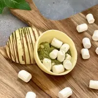 Шоколадная бомбочка &laquo;Матча латте&raquo;