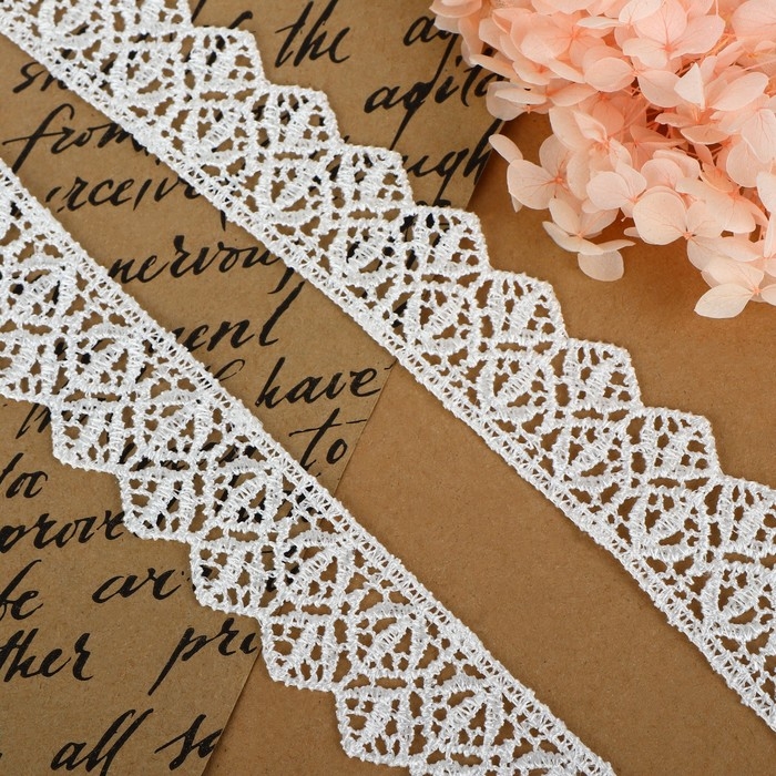 Кружево гипюровое, 30 мм &times; 9 &plusmn; 0,5 м, цвет белый