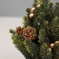 Искусственная ёлка настольная &laquo;Зимнее волшебство. Блеск&raquo;, в мешочке, 17 см, ветки литые отгибаются, шишки, декор золотой