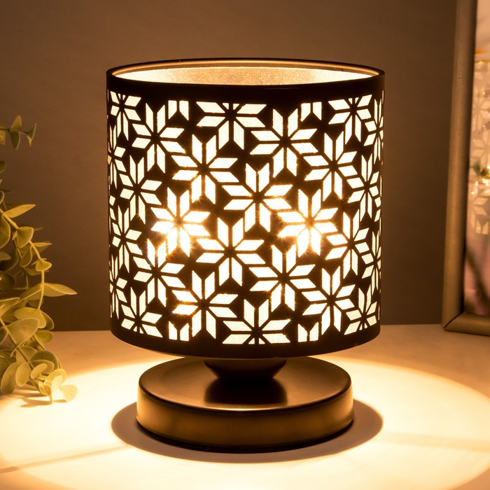 Светильник с выключателем  "Олеандр" 1хЕ27 40Вт черный 14,5х14,5х19,5 см RISALUX