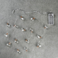 Гирлянда &laquo;Нить&raquo; 1.6 м с насадками &laquo;Шарики со снежинкой&raquo;, IP20, серебристая нить, 15 LED, батарейки ААх2 (нет в комплекте), свечение мульти