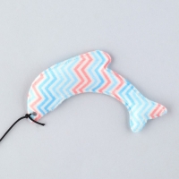 Дразнилка с игрушкой и шуршалкой &laquo;Дельфин&raquo;, 8 см