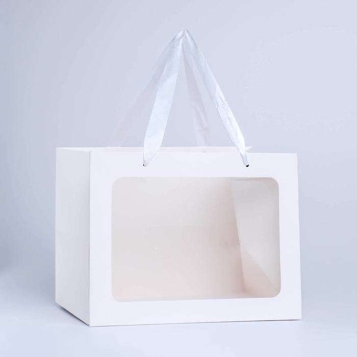 Пакет подарочный с широким дном и окном 25 х 19 х 18 см, белый Пакет подарочный с широким дном и окном 25 х 19 х 18 см, белый