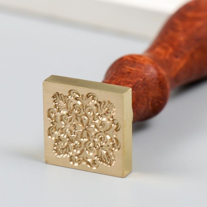 Печать для сургуча с деревянной ручкой "Цветочный орнамент" 9х2,2х2,2 см