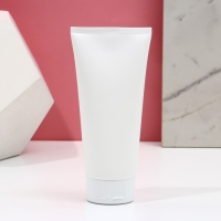 Новый Год. Подарочный набор, гель для душа во флаконе шампанское 250 мл и крем для тела 200 мл Новый Год. Подарочный набор, гель для душа во флаконе шампанское 250 мл и крем для тела 200 мл