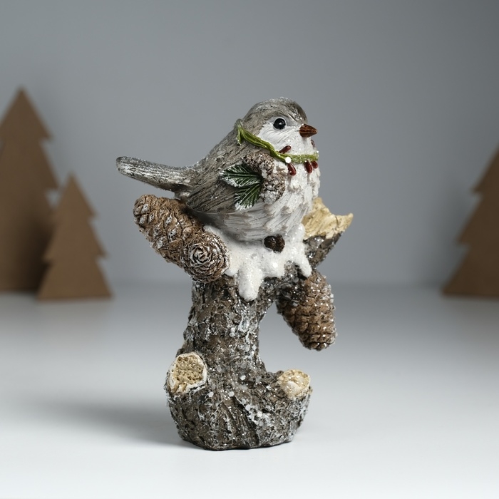 Сувенир полистоун "Воробышек в венке с ягодками и шишками на дереве" 10,5х7х13,5 см