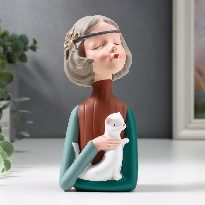 Сувенир полистоун Сувенир полистоун "Малышка с каре, губки трубочкой, с котом-рыбой" 15,5х6х7 см