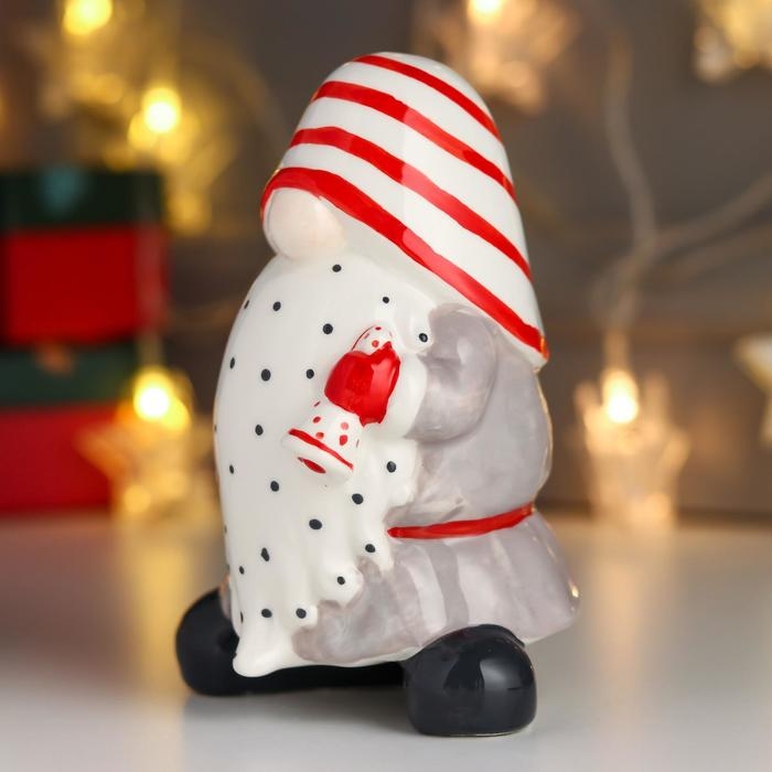 Сувенир керамика "Дед Мороз, серый кафтан, полосатый колпак, с колокольчиком" 15х11х9,5 см