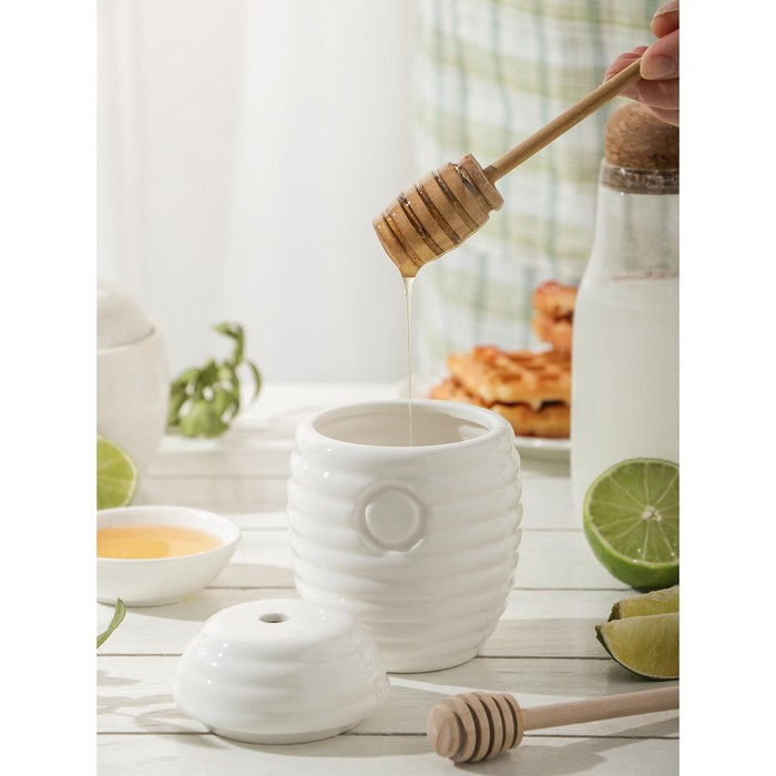 Ёмкость фарфоровая для мёда с ложкой BellaTenero, 300 мл, цвет белый Ёмкость фарфоровая для мёда с ложкой BellaTenero, 300 мл, цвет белый
