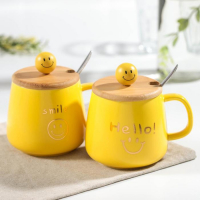 Кружка керамическая «Смайл», 350 мл, с деревянной крышкой и ложкой, цвет и рисунок МИКС Кружка керамическая «Смайл», 350 мл, с деревянной крышкой и ложкой, цвет и рисунок МИКС