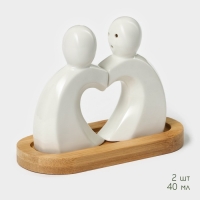 Набор фарфоровый для специй на бамбуковой подставке BellaTenero &laquo;Влюбленность&raquo;, 2 предмета: солонка 40 мл, перечница 40 мл, цвет белый