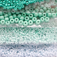 Бисер круглый "Оттенки зелёного" 8 цветов х 10 грамм Бисер круглый "Оттенки зелёного" 8 цветов х 10 грамм