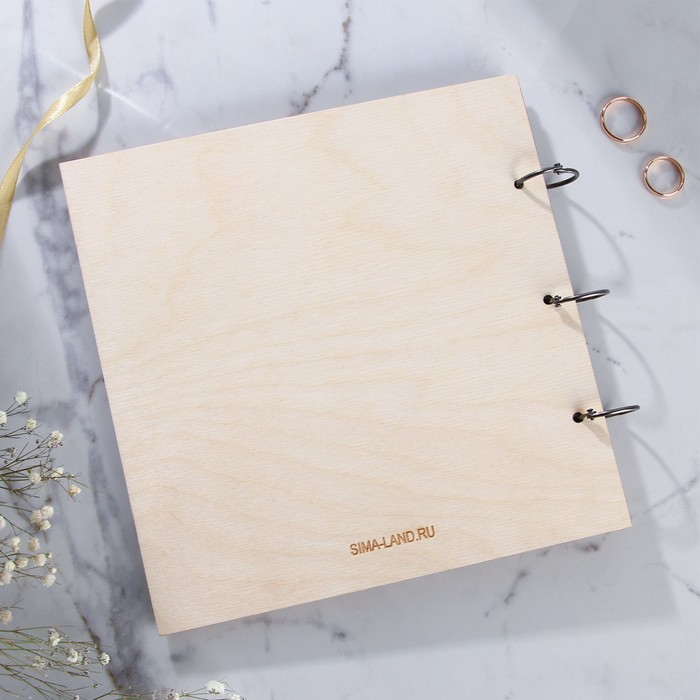 Книга пожеланий на свадьбу в деревянной обложке &laquo;Резная&raquo;.