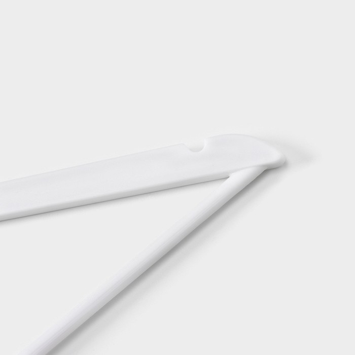 Плечики - вешалки для одежды Доляна, 43&times;23 см, 3 шт, антискользящая перекладина, цвет белый