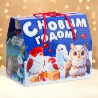 Новый год. Подарочная коробка Новогодняя Коробка-Кейс "Хор" с верев. ручками с анимацией 20,5*12*18см. Новый год. Подарочная коробка Новогодняя Коробка-Кейс "Хор" с верев. ручками с анимацией 20,5*12*18см.