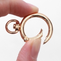 Кольцо-карабин, 39 мм, d = 27/19 мм, толщина - 4 мм, с креплением 9 &times; 2,2 мм, 5 шт, цвет золотой