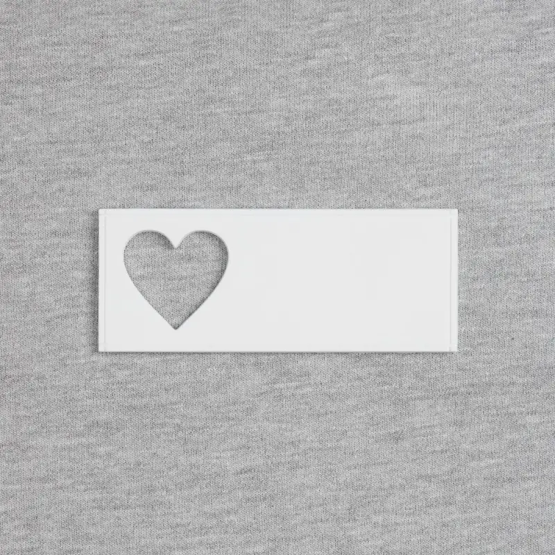 Лейбл из ПВХ с вырубкой &laquo;Сердце&raquo;, белый