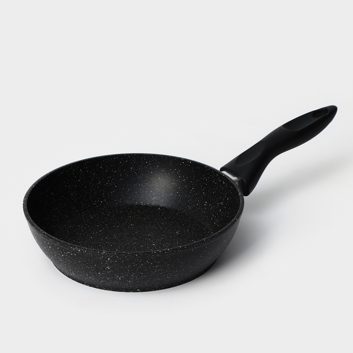 Сковорода &laquo;Алёна&raquo;, d=20 см, пластиковая ручка, антипригарное покрытие, цвет чёрный