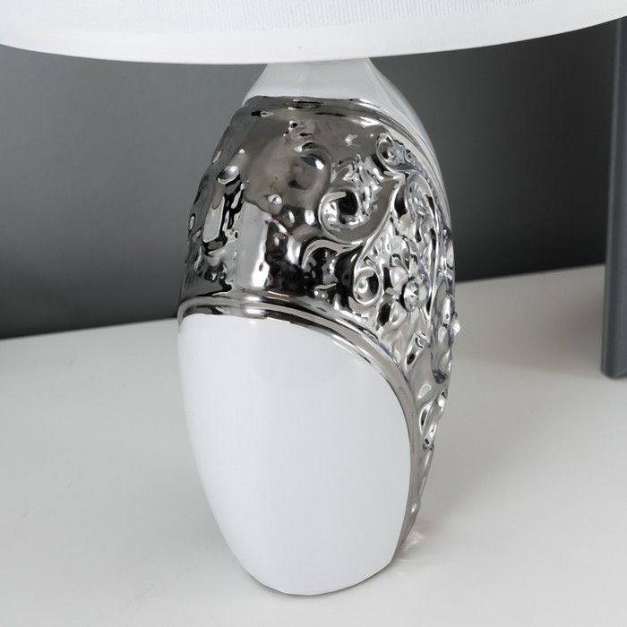 Настольная лампа 16516/1 E14 40Вт бело-хромовый 22х22х35 см RISALUX