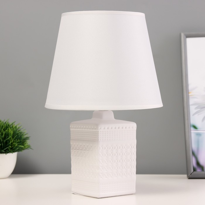 Настольная лампа Настольная лампа "Ираида" Е14 40Вт белый 20х20х32см