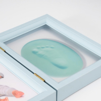 Фоторамка пластик 13х18 см с полим.глиной "Отпечаток ладошки и ножки" голубая 20,5х46,5 см Фоторамка пластик 13х18 см с полим.глиной "Отпечаток ладошки и ножки" голубая 20,5х46,5 см