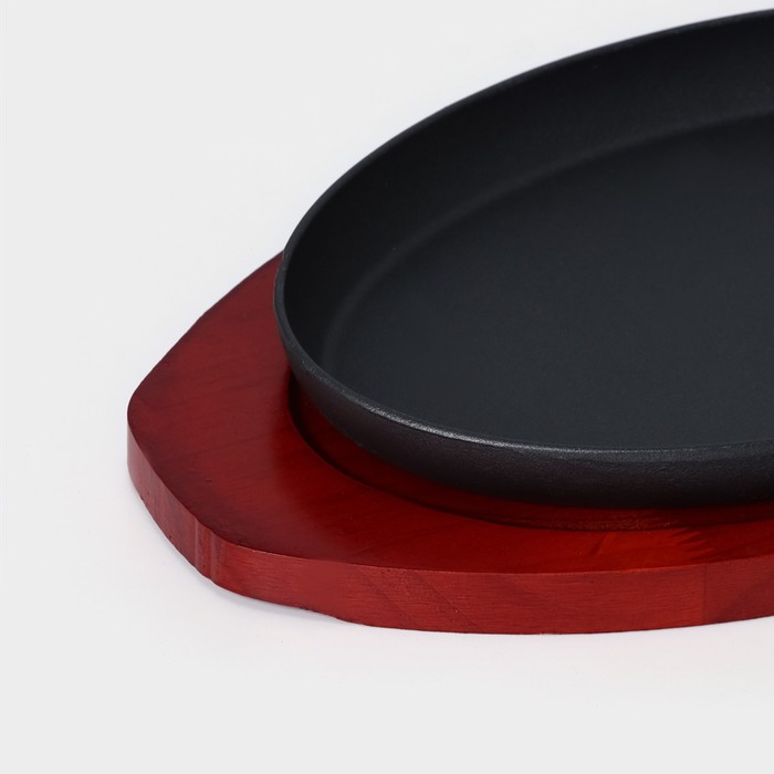 Сковорода чугунная &laquo;Овал&raquo;, 26,5&times;16,5 см, на деревянной подставке