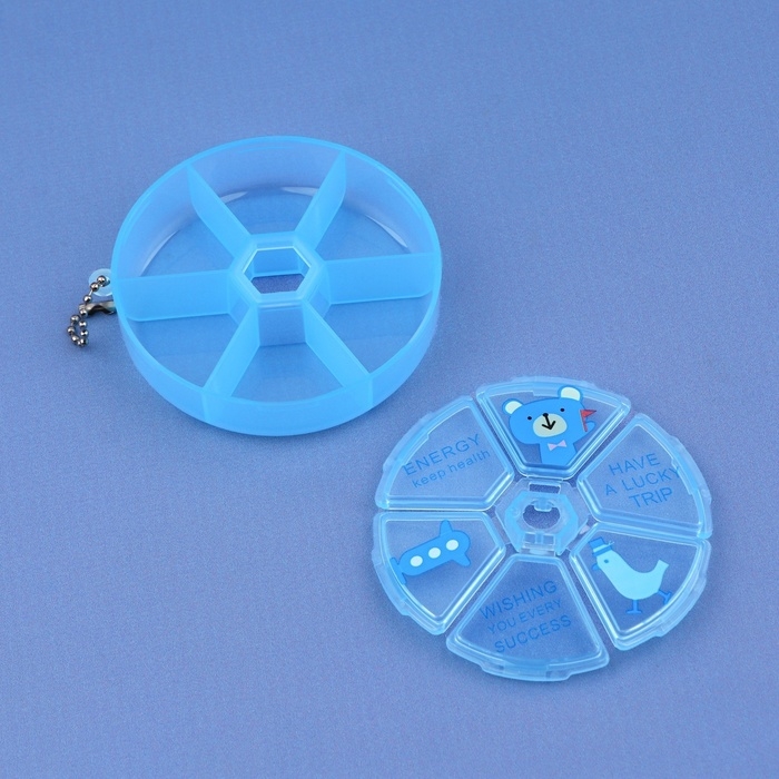 Таблетница, с цепочкой, d = 8 &times; 2 см, 6 секций, цвет голубой