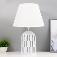 Настольная лампа "Трезария" E27 40Вт белый 27х27х42 см RISALUX Настольная лампа "Трезария" E27 40Вт белый 27х27х42 см RISALUX