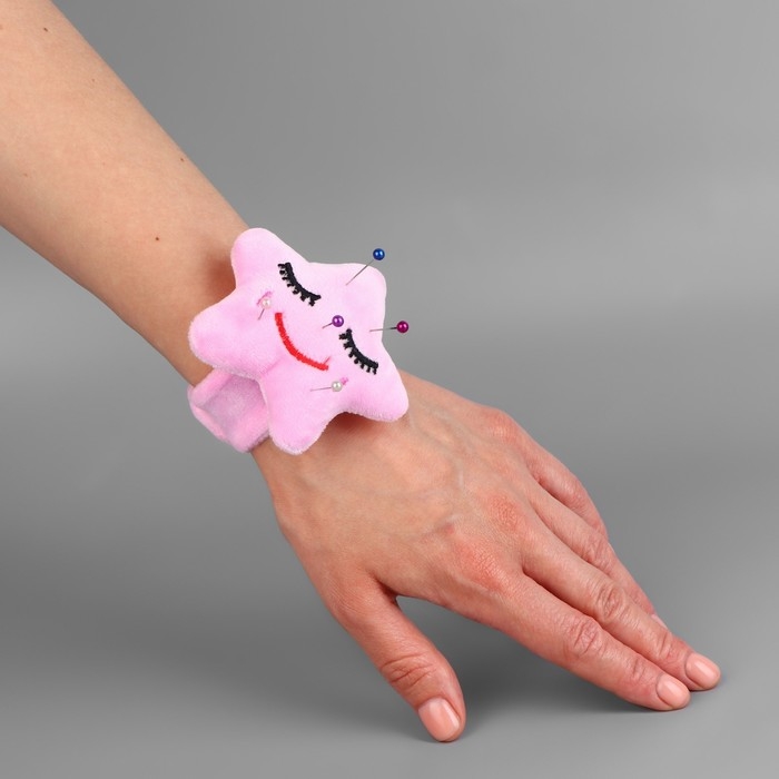 Игольница на браслете &laquo;Звезда&raquo;, 23 &times; 7 см, цвет розовый