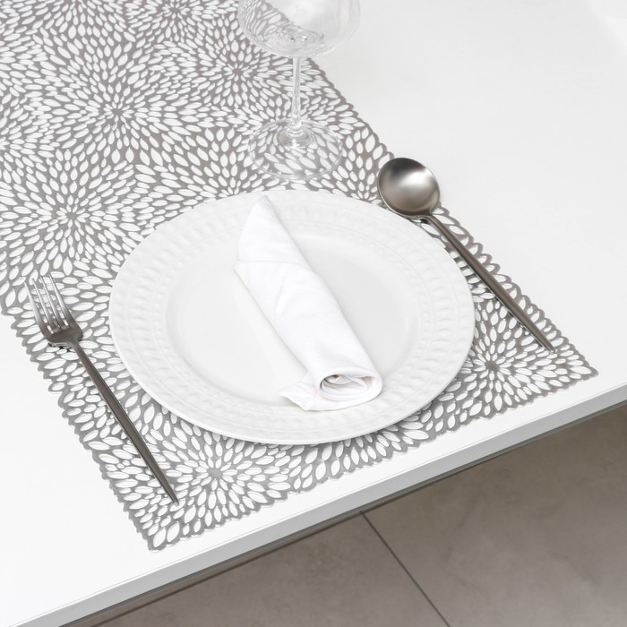 Дорожка на стол Доляна &laquo;Астры&raquo;, 89&times;35 см, цвет серебро