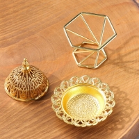 Курильница для благовоний порошковых и конусов "Башня", золотистый, 8,8х7 см Курильница для благовоний порошковых и конусов "Башня", золотистый, 8,8х7 см