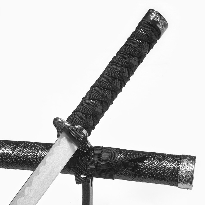 Сувенирное оружие &laquo;Катана&raquo;, без подставки, чёрные ножны под змеиную кожу, 70 см