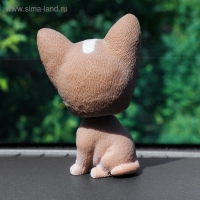 Собака на панель авто, качающая головой, хаски, коричневый Собака на панель авто, качающая головой, хаски, коричневый