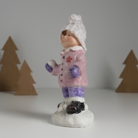 Сувенир керамика "Мальчик в розовой курточке, со снежком" 10,3х7,3х16 см Сувенир керамика "Мальчик в розовой курточке, со снежком" 10,3х7,3х16 см