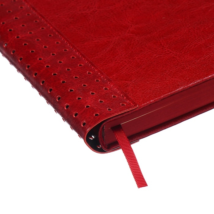 Ежедневник недатированный А5, 160 листов ESCALADA, твердая обложка из искусственной кожи, перфорация, блинтовое тиснение, ляссе, кремовый блок 70г/м2, красный