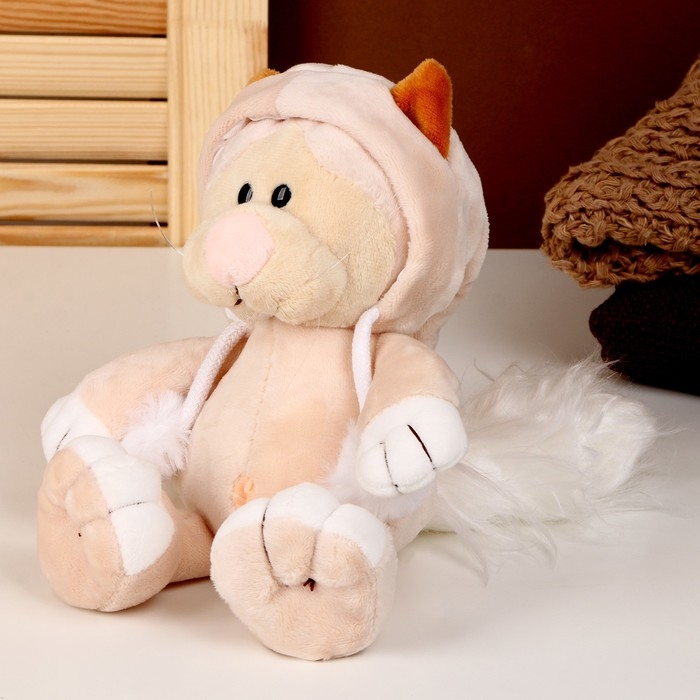 Мягкая игрушка &laquo;Котик&raquo; в костюме, 25 см, цвет персиковый