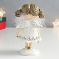 Сувенир полистоун "Девочка в белом платье со снежинкой" 8х6х13,7 см