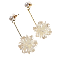 Серьги висячие цвет белый