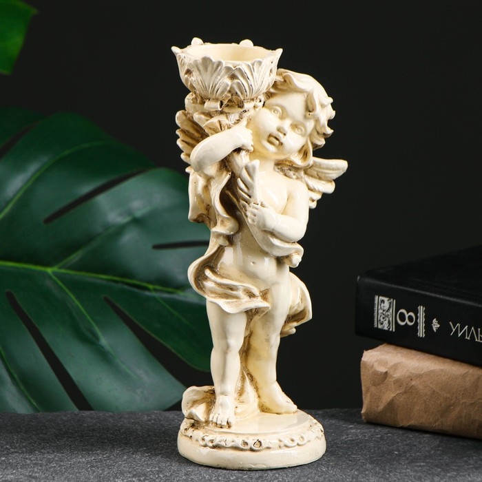 Подсвечник Подсвечник "Ангелочек" в правой руке, слоновая кость 14х8х22см