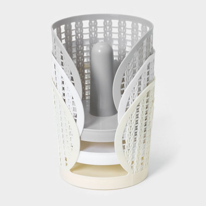 Держатель для бумажных полотенец «Вязание», 13,5×14 см, цвет МИКС Держатель для бумажных полотенец «Вязание», 13,5×14 см, цвет МИКС