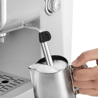 Кофеварка Kitfort КТ-7234, рожковая, 950 Вт, 1.5 л, капучинатор, серебристая Кофеварка Kitfort КТ-7234, рожковая, 950 Вт, 1.5 л, капучинатор, серебристая