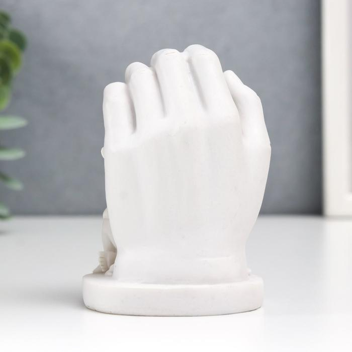 Сувенир полистоун Сувенир полистоун "Белоснежные ангелы прислонились к ладони" 8,7х6х6 см