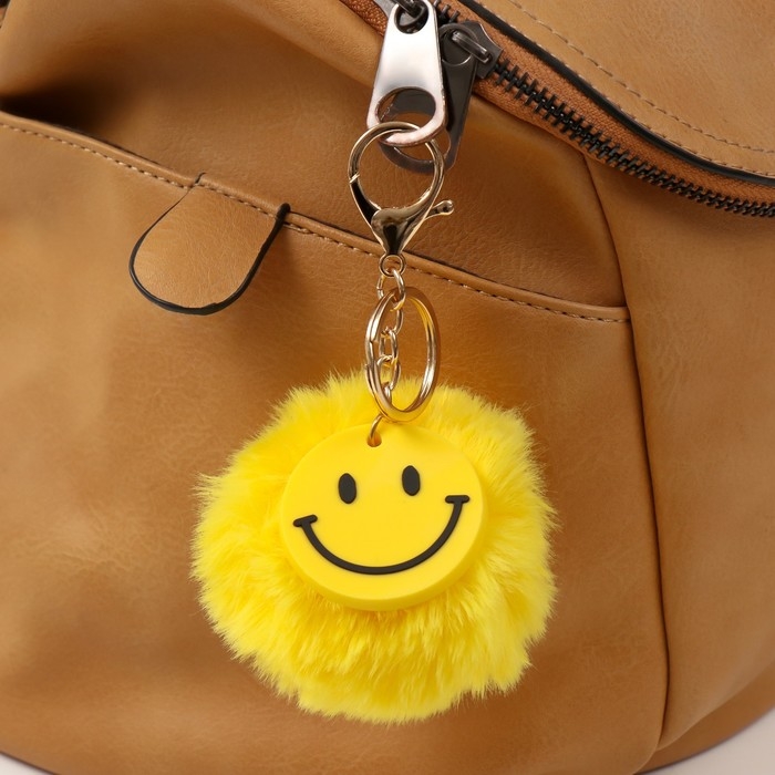 Пушистик на кольце с карабином Пушистик на кольце с карабином "Смайл" жёлтый 8х8 см